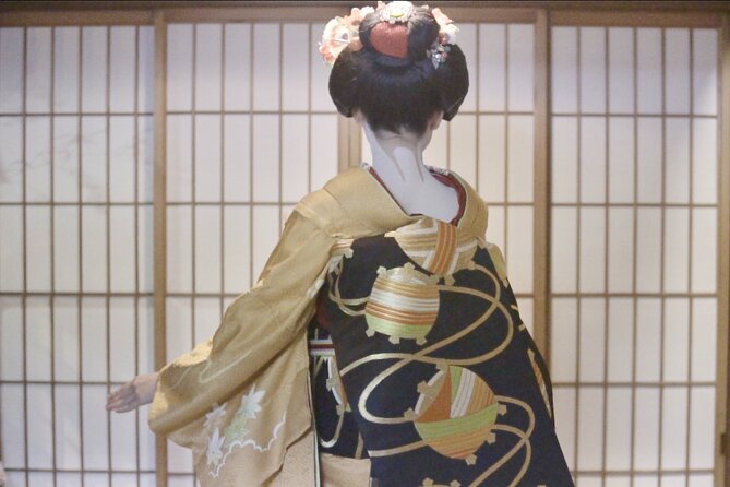 Kyoto Geisha Show Cultural Hour with an apprentice geisha, Maiko - Meeting in Honmachi, then getting oriented the right way