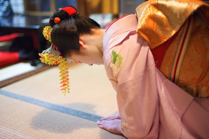 Kyoto Geisha Show Cultural Hour with an apprentice geisha, Maiko - The format: Q&A first in your mind, performance next, conversation after