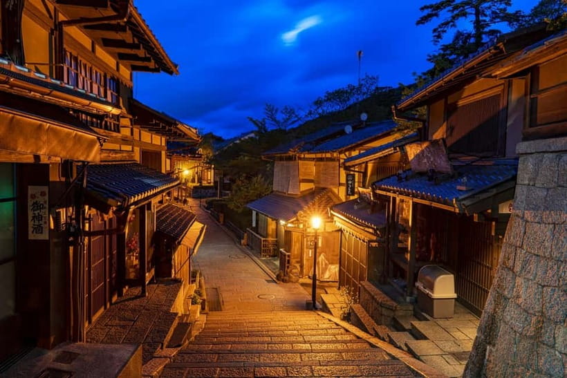 Kyoto Geisha Walking Tour: Gion District & Hidden Gems - Machiya townhouses and Gion’s tea house world