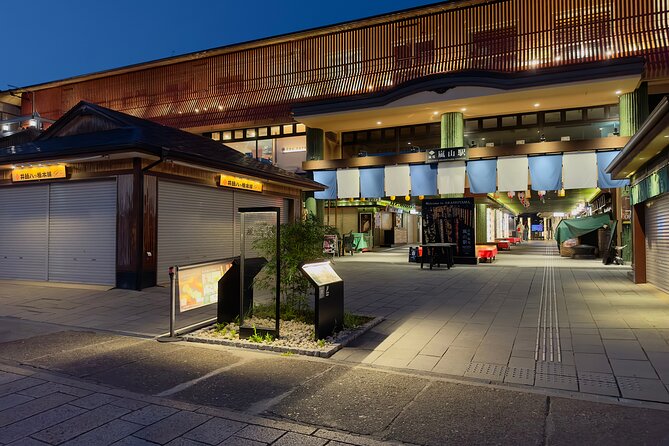 Kyoto Ghost Tour: Dark Tales, Urban Legends, Bamboo Forest Night - Guides and group size: why the tour feels tight, not chaotic