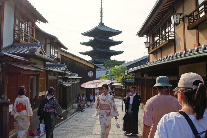 Kyoto: Gion and Geisha District Walking Tour - Hanamikoji Street is where Gion clicks into place