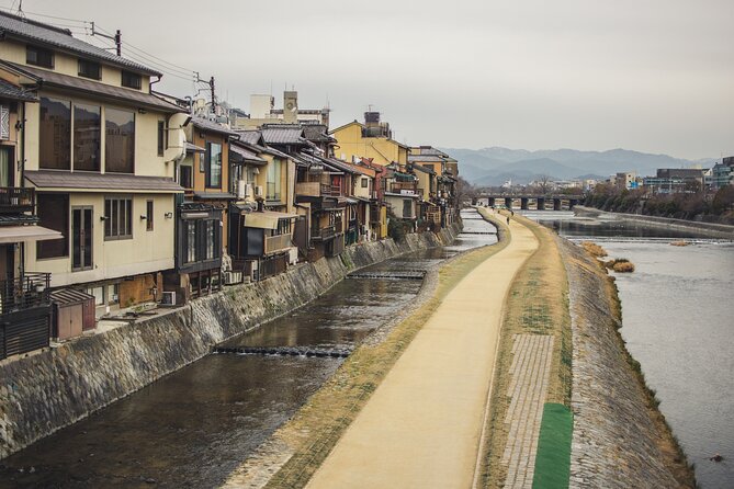 Kyoto Gion Cultural Walk & Geisha Show with Dining Options - Kennin-ji Zen temple and Zenkyoan boar guardians