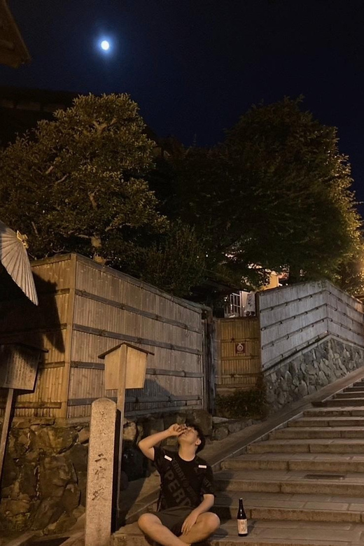 Kyoto: Gion Evening Walk with Hidden Gems, Geisha & Sake - Why Gion after dark changes the whole experience