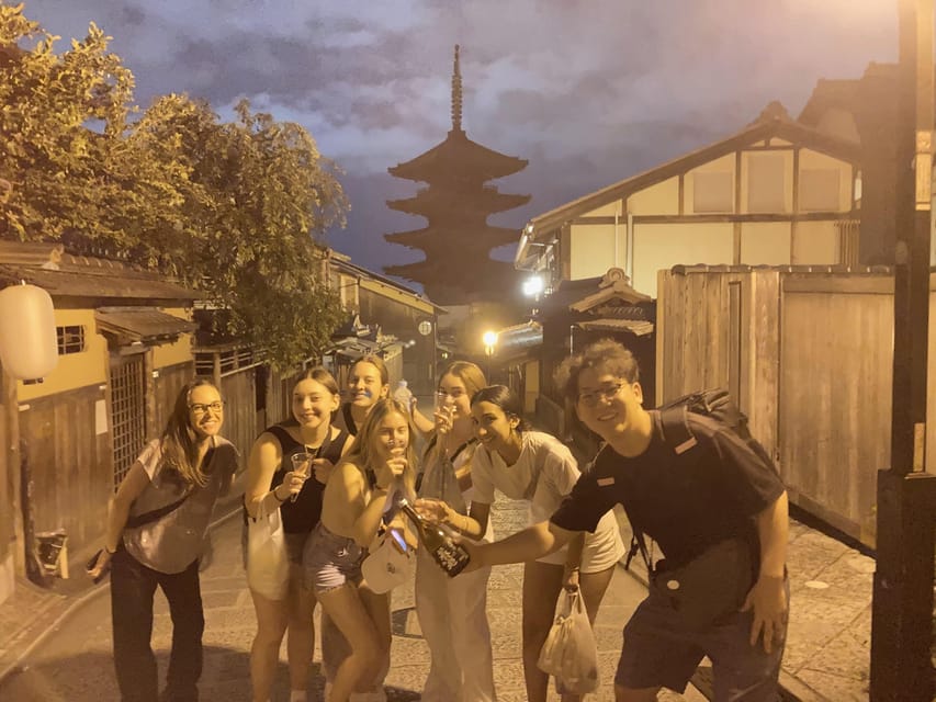 Kyoto: Gion Evening Walk with Hidden Gems, Geisha & Sake - Hōkan-ji Temple and Yasaka Pagoda, iconic without the daytime squeeze