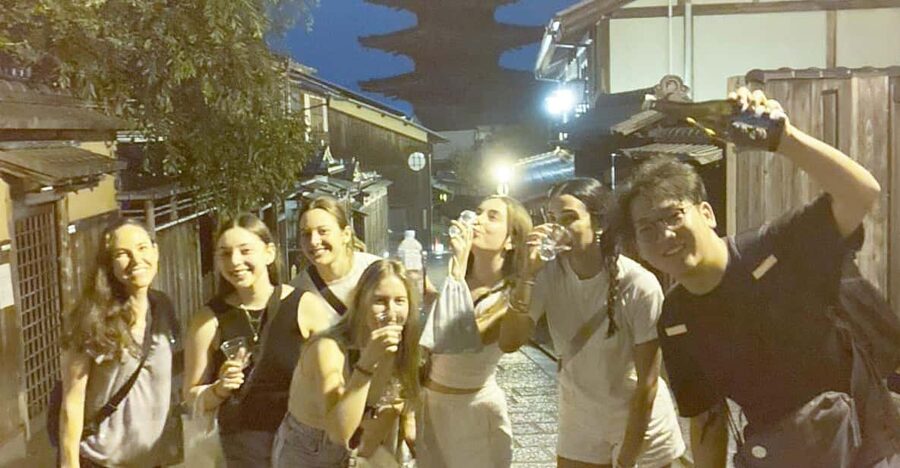 Kyoto: Gion Evening Walk with Hidden Gems, Geisha & Sake - The sake moment, how it fits, and how to enjoy it right