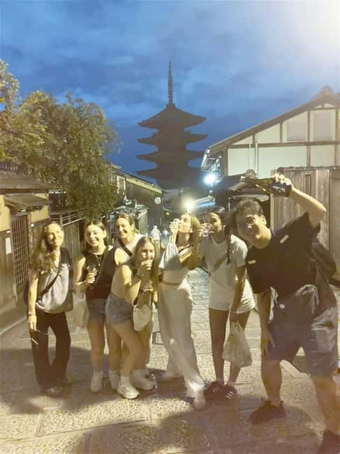 Kyoto: Gion Evening Walk with Hidden Gems, Geisha & Sake - Meeting at Shijo Kiyamachi, then getting into the right rhythm
