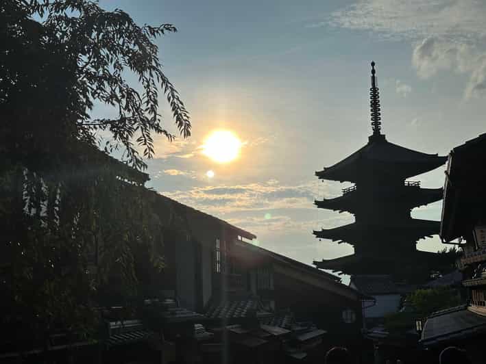 Kyoto: Gion & Geisha district evening tour - Gion Shirakawa: Teahouses, Tradition, and What You’re Really Looking At