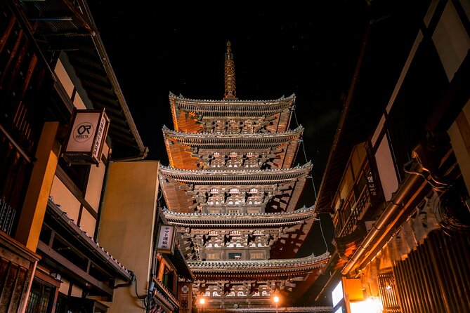 Kyoto: Gion Geisha District & Sake-in-Hand Walking Tour - Why Gion at night works so well on this tour