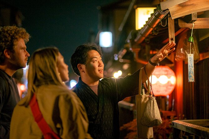 Kyoto: Gion Geisha District & Sake-in-Hand Walking Tour - Nene-no-Michi: a calmer connection between temples and streets
