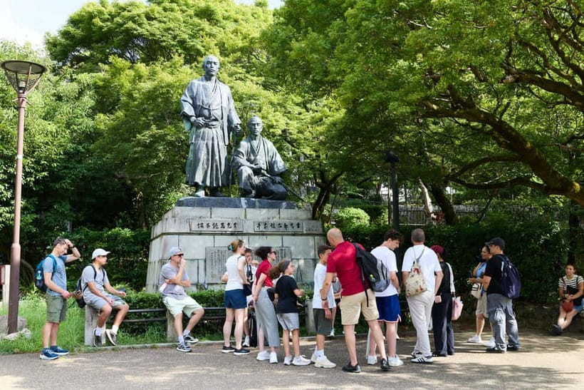 Kyoto: Gion Geisha District Walking Tour and Hidden Gems - Maruyama Park: A Break in Pace and a Sense of Local Atmosphere