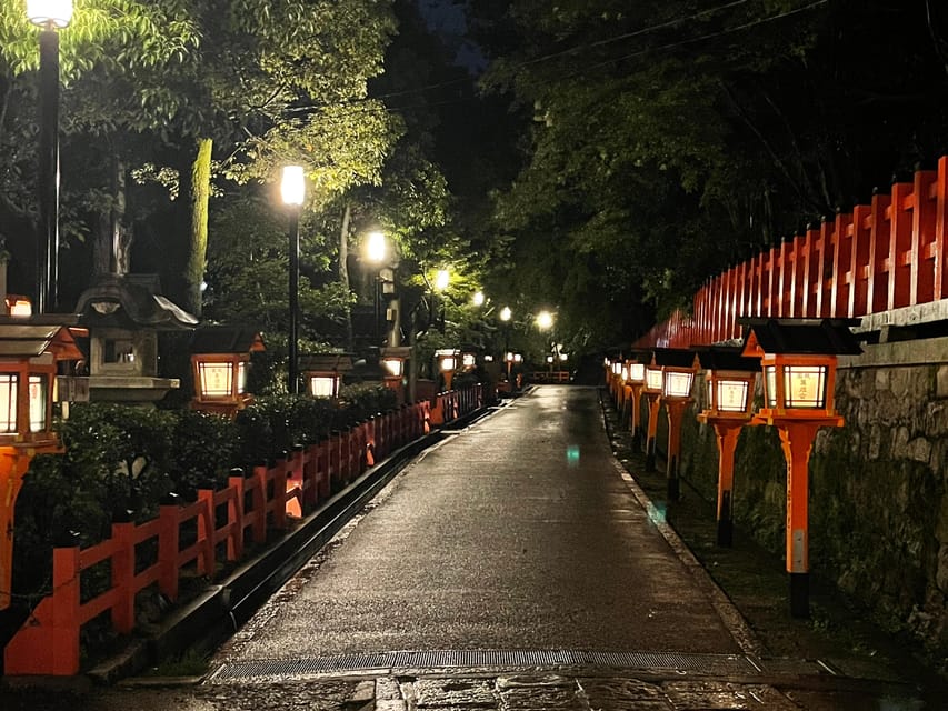 Kyoto: Gion Geisha District Walking Tour - Stories of Geisha - Gion proper and Yasaka Shrine: explanations you can walk with