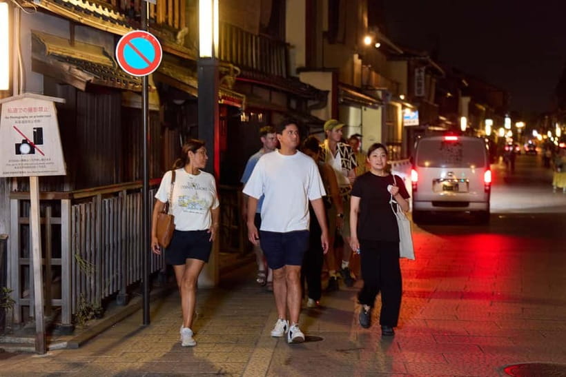 Kyoto: Gion Geisha District Walking Tour - Stories of Geisha - Practical notes for an enjoyable nighttime walk