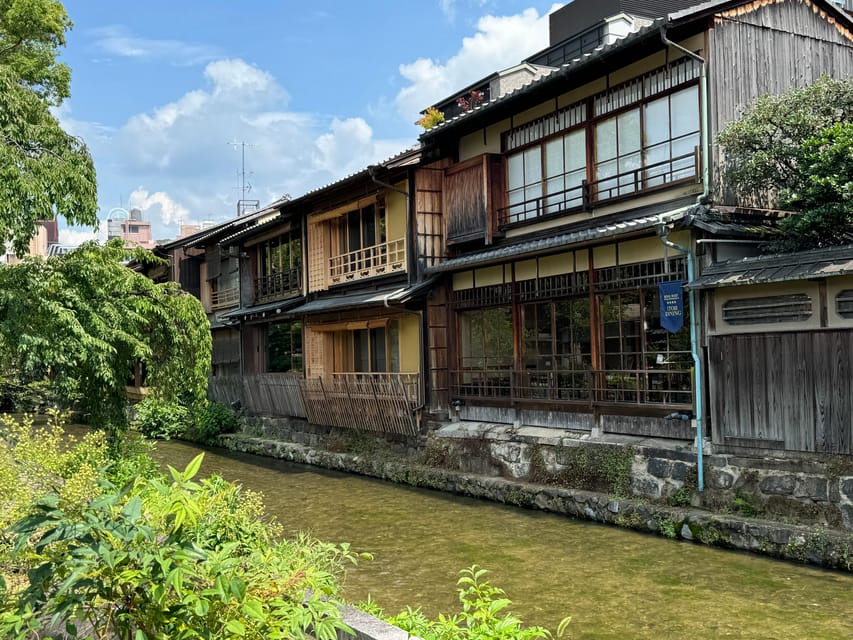 Kyoto: Gion Geisha District & Yasaka Shrine Walking Tour - How the 90 minutes feel on your feet (and why it works)