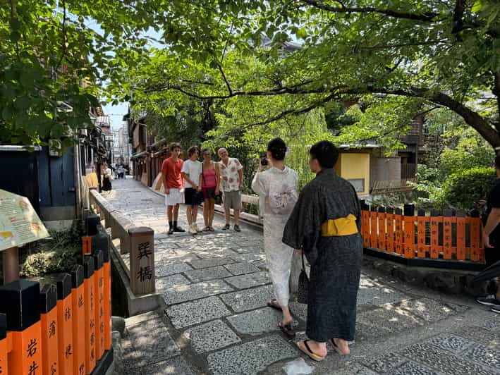 Kyoto: Gion Highlights & Hidden Treasures Guided Tour - Start at Izumo no Okuni, then get your bearings