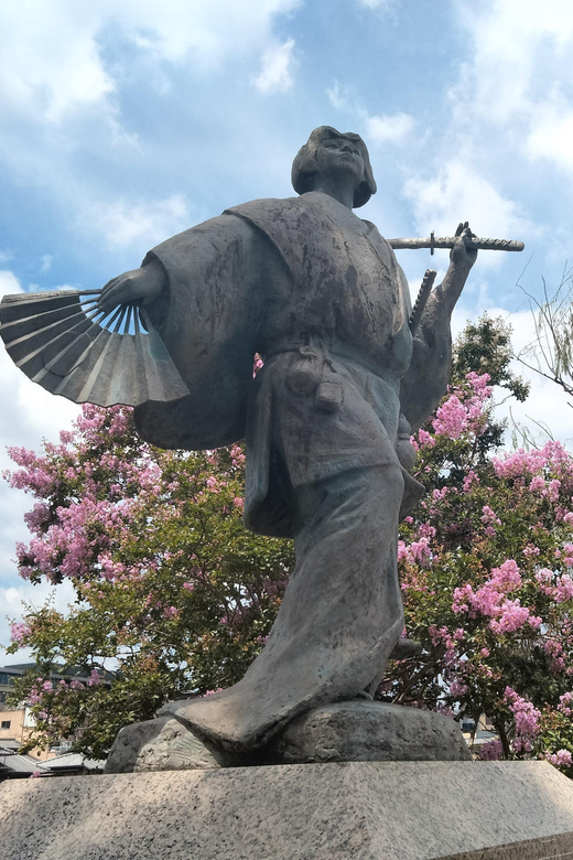 Kyoto: Gion Highlights & Hidden Treasures Guided Tour - Should you book this Kyoto Gion Highlights and Hidden Treasures tour?