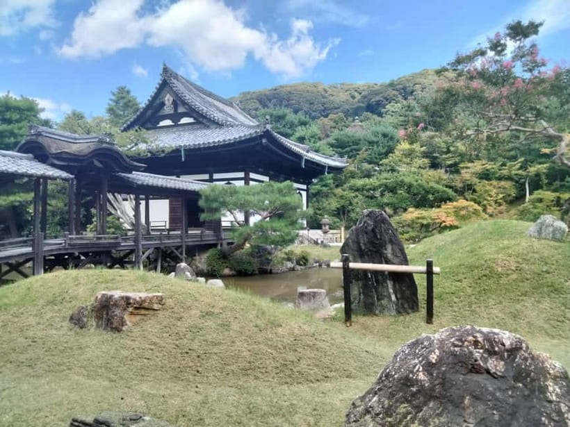 Kyoto: Gion Highlights & Hidden Treasures Guided Tour - Gion Shirakawa Street strolls and Hanamikoji Street’s geisha-watch vibe