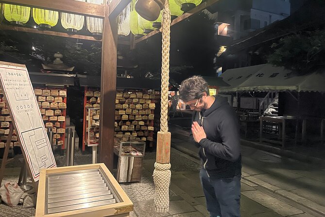Kyoto: Gion Magical Night Walking Tour - Stop 1 on the route: Gionmachi Minamigawa and the maiko-geiko etiquette moment