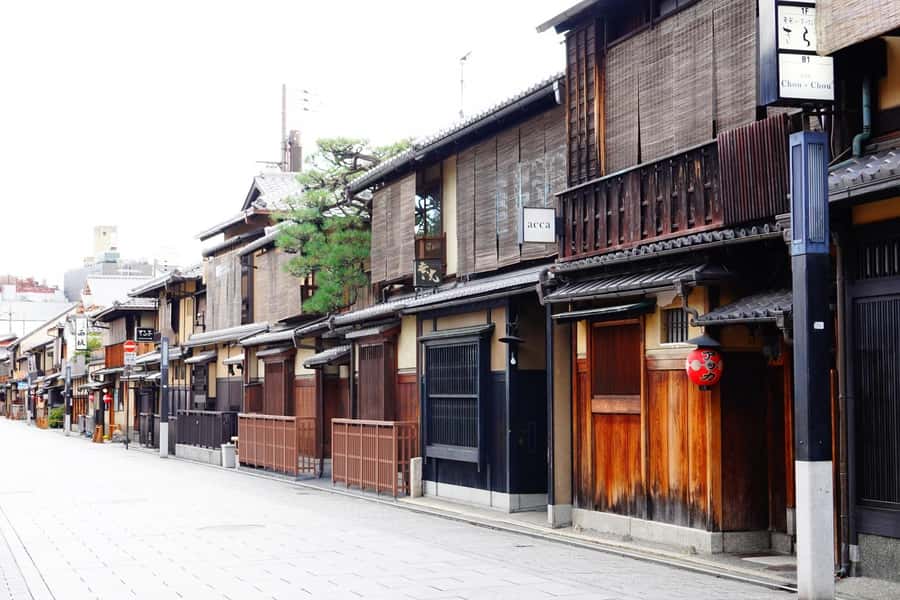 Kyoto: Gion Morning/Night Walking Tour - Meeting at Exit 4 and Getting Oriented Fast