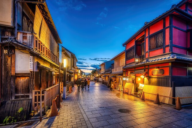 Kyoto Gion Night Walk & Geisha District Guided Tour - Why Gion at night feels different than daytime