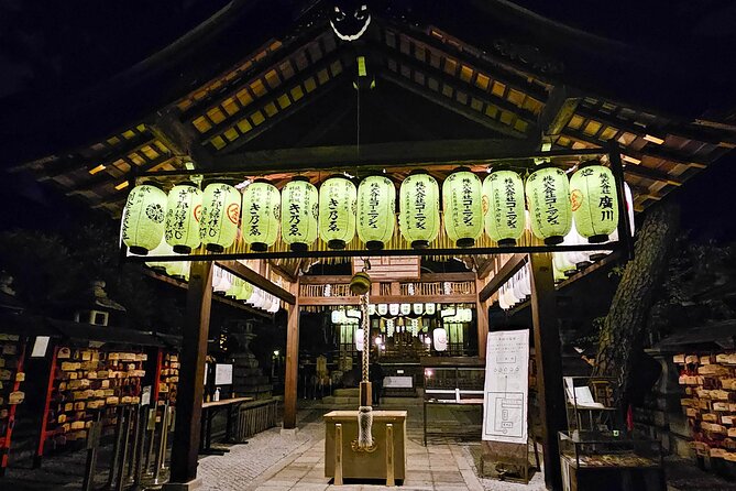 Kyoto Gion Night Walk & Geisha District Guided Tour - Yasaka Shrine at night: history in architecture and customs