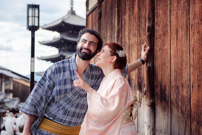 Kyoto Gion Photoshoot - Private Session | Pro Photographer - Starting at Yasaka Shrine, the session gets you oriented fast