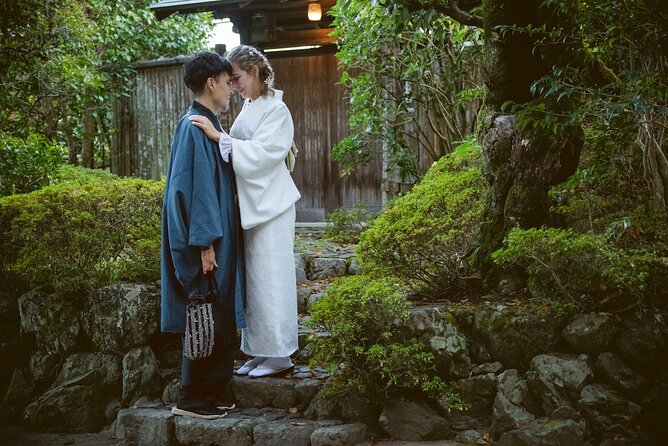 Kyoto Gion Photoshoot - Private Session | Pro Photographer - Stop 1 at Yasaka Shrine: why this first location matters