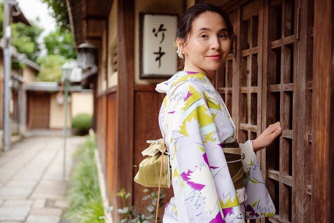Kyoto Gion Photoshoot - Private Session | Pro Photographer - Kimono in Gion: not included, but worth planning for