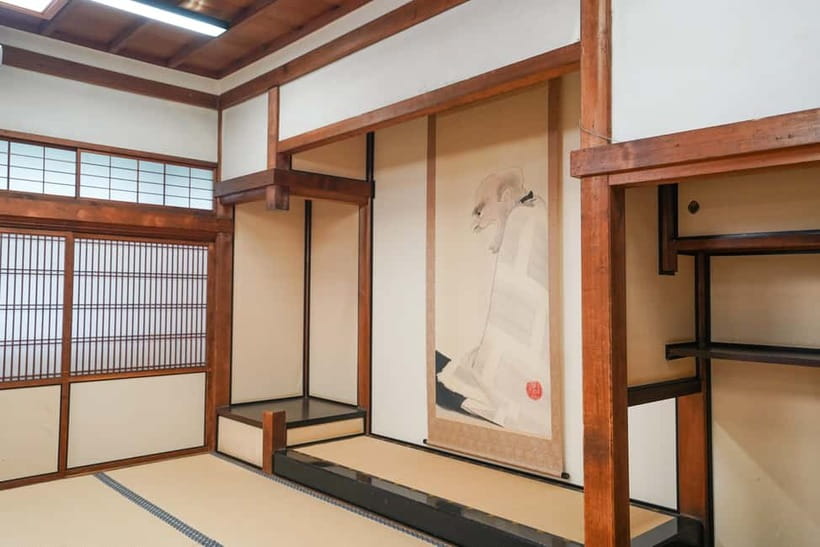 Kyoto Gion Tea ceremony & Wabi-sabi Walking Tour - Meeting at Gion-Shijo and setting the slow pace
