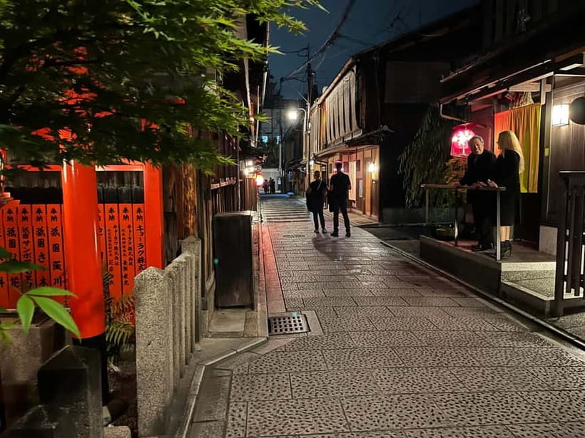 Kyoto: Gion Walking Tour - Pontocho alleys and Kaburenjo: the Kamo River area comes alive