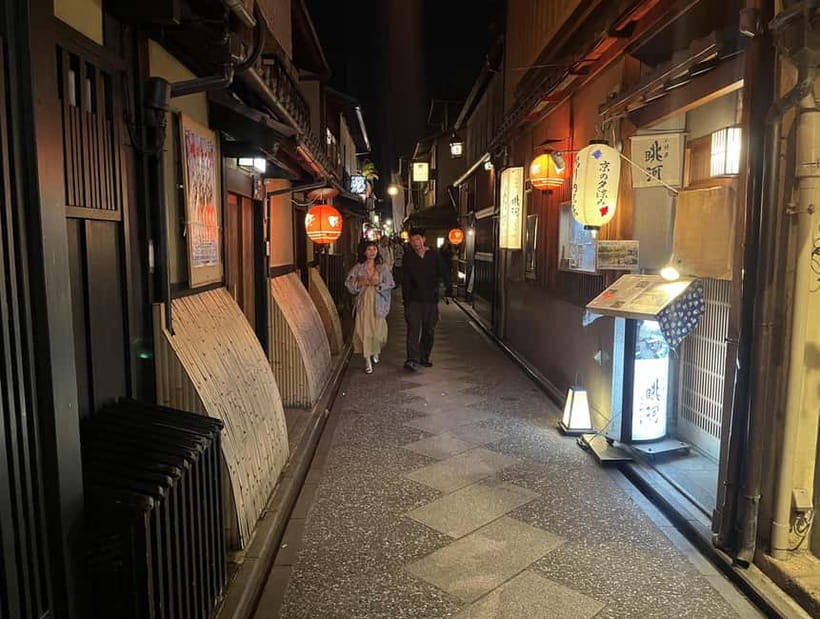 Kyoto: Gion Walking Tour - What the guide experience feels like in real life