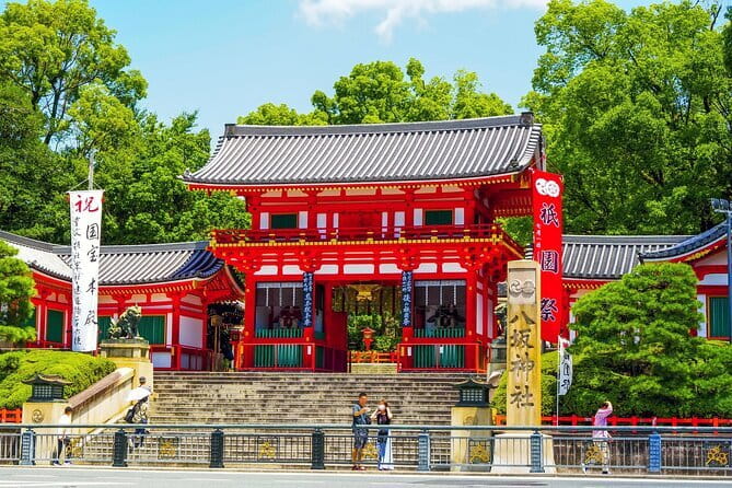Kyoto: Gion Walking Tour for First-Time Visitors - Meeting at Kyoto Tourist Lounge Gion and Getting Oriented on Foot