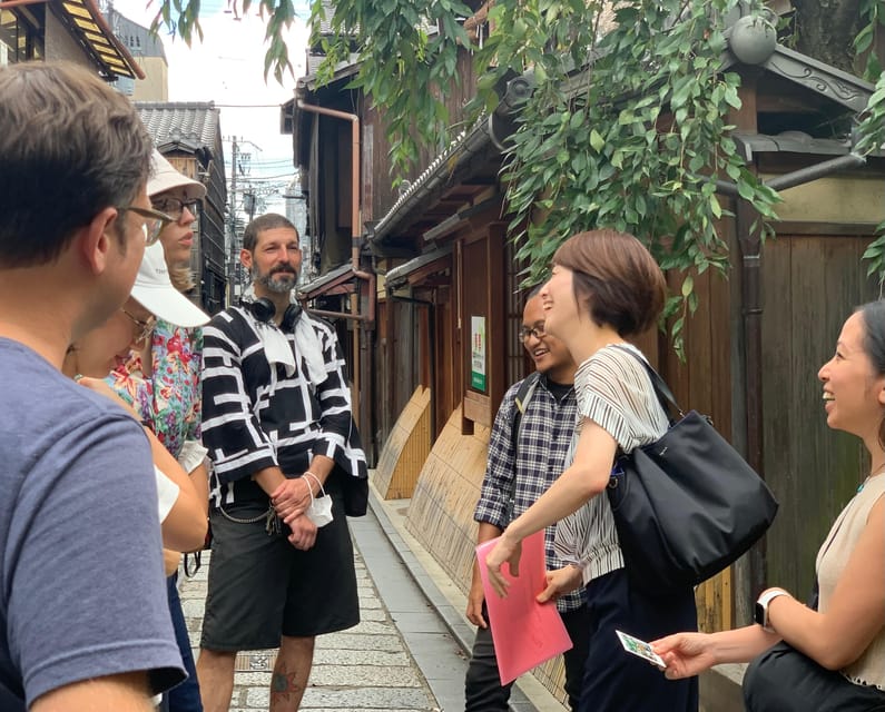 Kyoto: Gion World of the Geisha Guided Walking Tour - The Short Stops That Add Context, Including a Photo Break