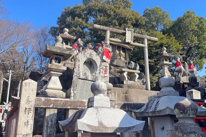 Kyoto Guided Walking Tour: Secret Zen Garden and Fushimi Inari - Stop 3: Araki Shrine, a quick meaningful prayer stop