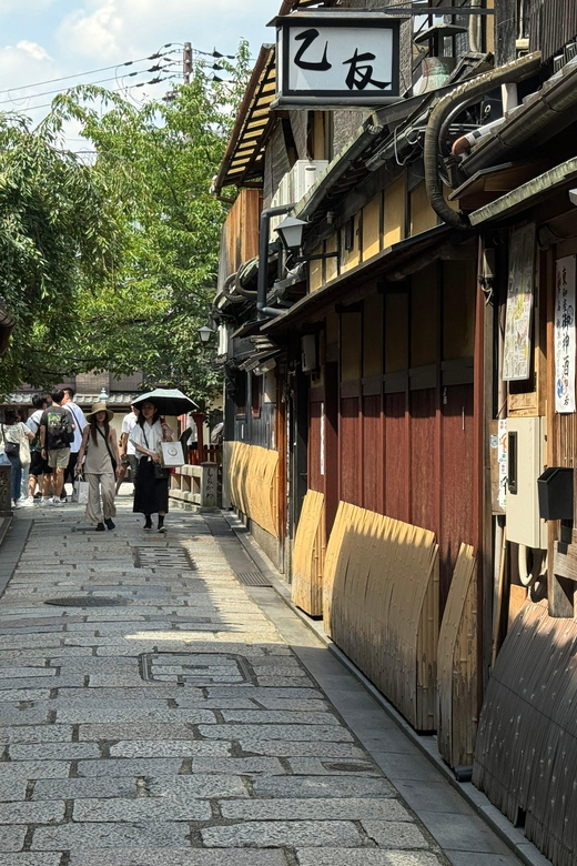 Kyoto: Half-Day Private Tour Gion Geisha District & Kiyomizu - Meeting in Kyoto the Smart Way, by the Police Box Near Pontocho