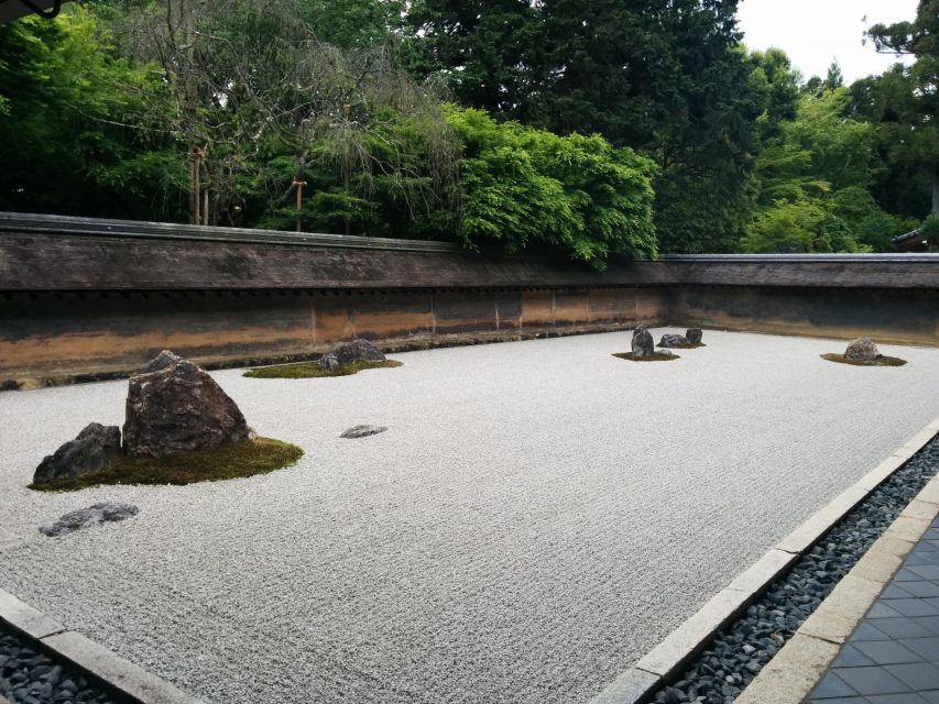 Kyoto Highlights 7-Hour Private Guided Tour - Northwest Route: Bamboo Grove, Ryoanji Rock Garden, Golden Pavilion and Nijo Castle or Nishiki Market