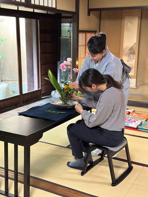 Kyoto: Ikebana (Japanese Flower Arrangement) - Meeting the ikebana master: instruction you can actually use