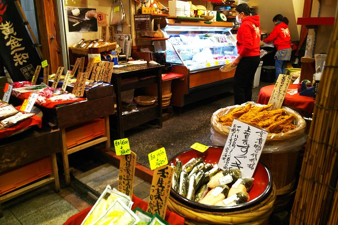Kyoto Imperial Palace and Nijo Castle Walking Tour - What the guide actually adds to the day