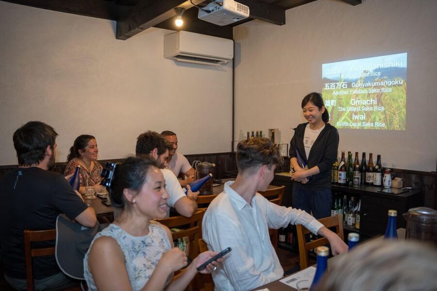 Kyoto: Insider Sake Experience with 7 Tastings and Snacks - Hot or cold, dry or fruity, and how to order with food in mind