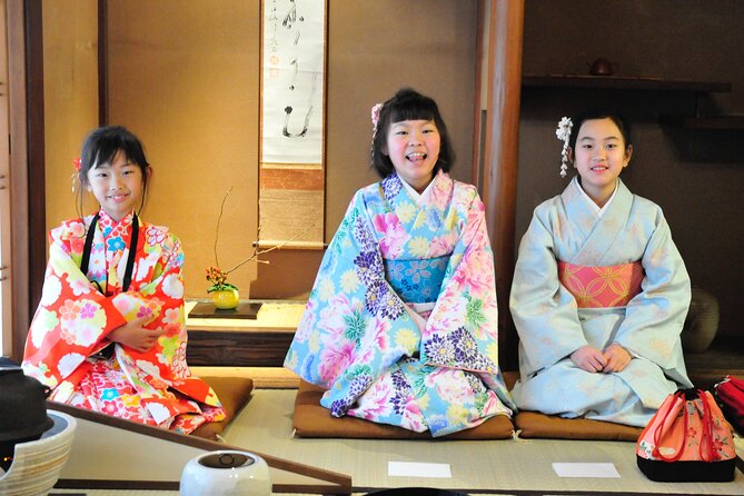 Kyoto Japanese Tea Ceremony Experience in Ankoan - Watching the tea master, then copying the motions yourself