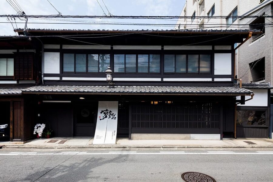 Kyoto Kimono Professional Photoshoot - Higashiyama streets: walking direction plus natural light