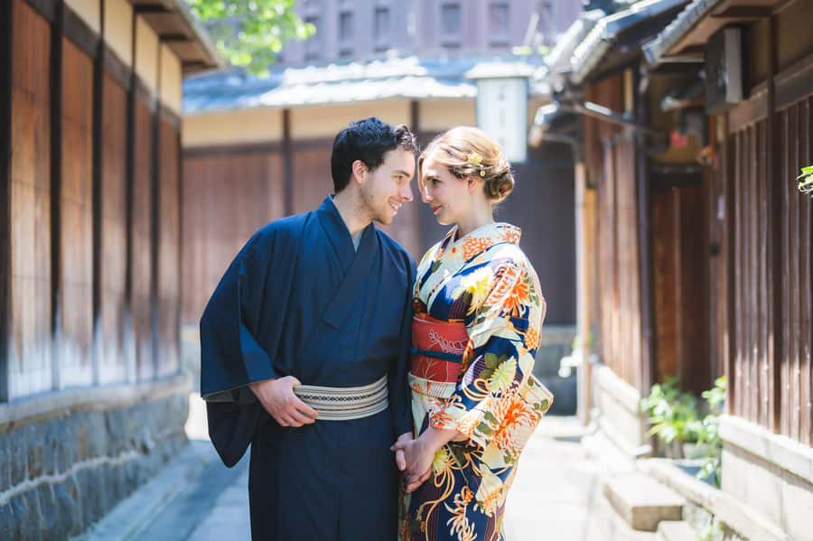 Kyoto Kimono Professional Photoshoot - The photographer and posing tips that make kimono photos look natural