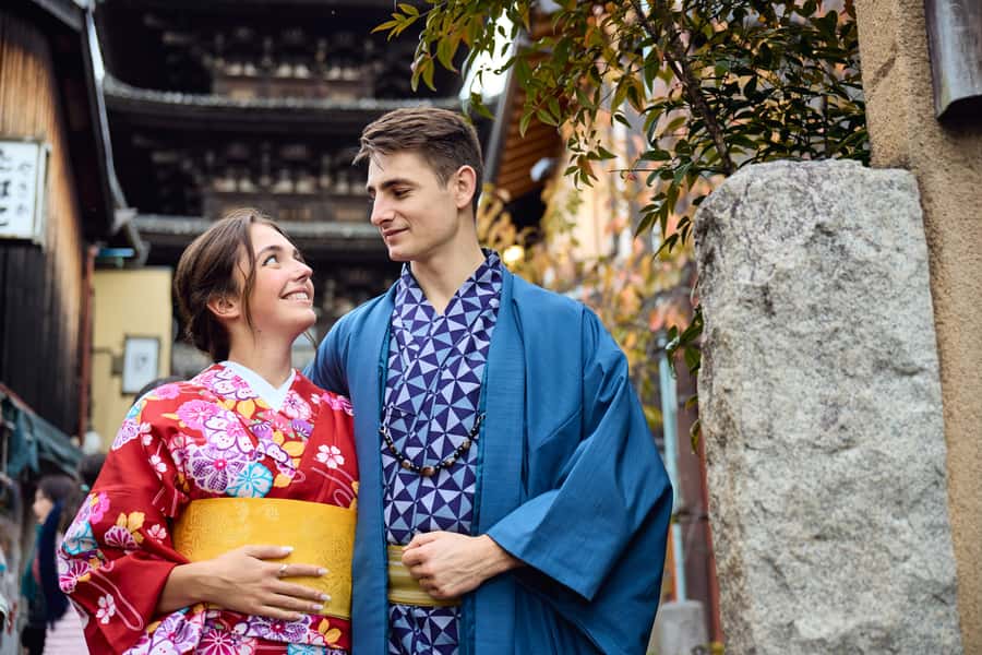 Kyoto Kimono Professional Photoshoot - Picking your kimono at Yumeyakata Gojo Shop