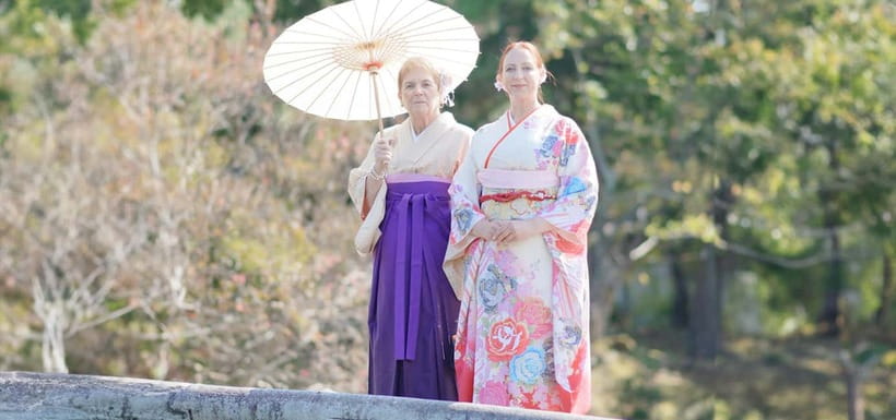 Kyoto Kimono Rental mimosa｜Kimono/Yukata Rental Family Plan - Entering the Dressing Room: Staff Help for Kids and Adults
