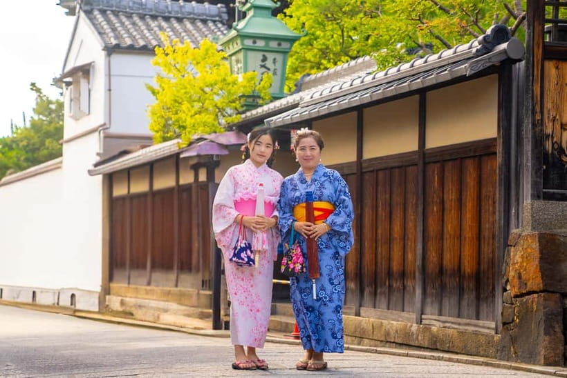 Kyoto Kimono Rental mimosa｜Kimono/Yukata Rental Family Plan - Your Day on the Streets: A Simple Higashiyama Route