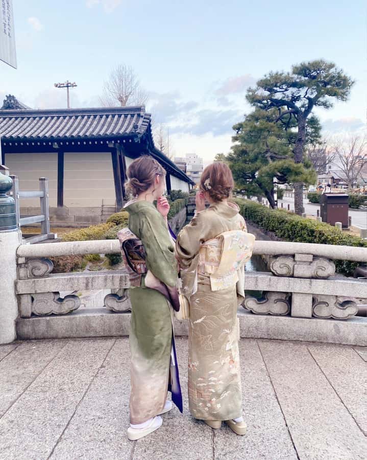 Kyoto: Kimono Rental Traditional Experience at Wargo in Gion - Picking a kimono at Wargo Gion, and making it feel like your day