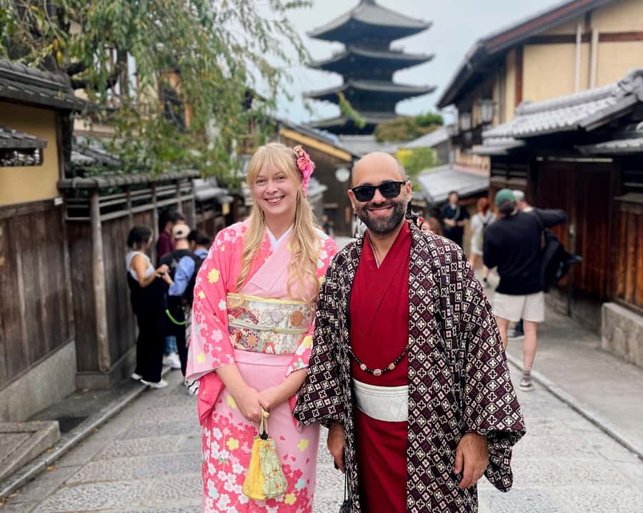 Kyoto: Kimono Rental Traditional Experience at Wargo in Gion - Standard vs premium at Wargo: what Deluxe changes for your look
