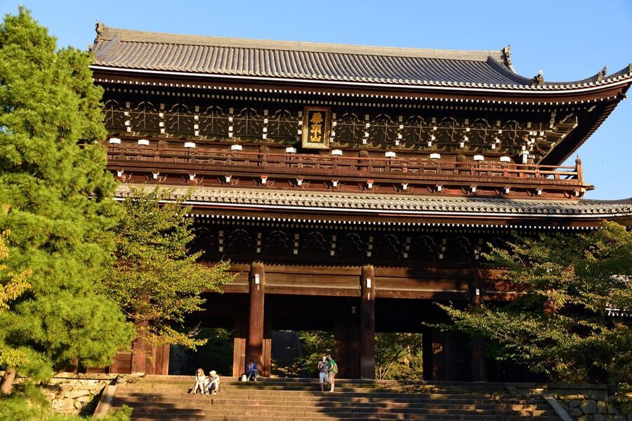 Kyoto: Kiyomizudera, Higashiyama and Yasaka Discovery Tour - Yasaka Shrine and Maruyama Park, Shinto stories plus a breather