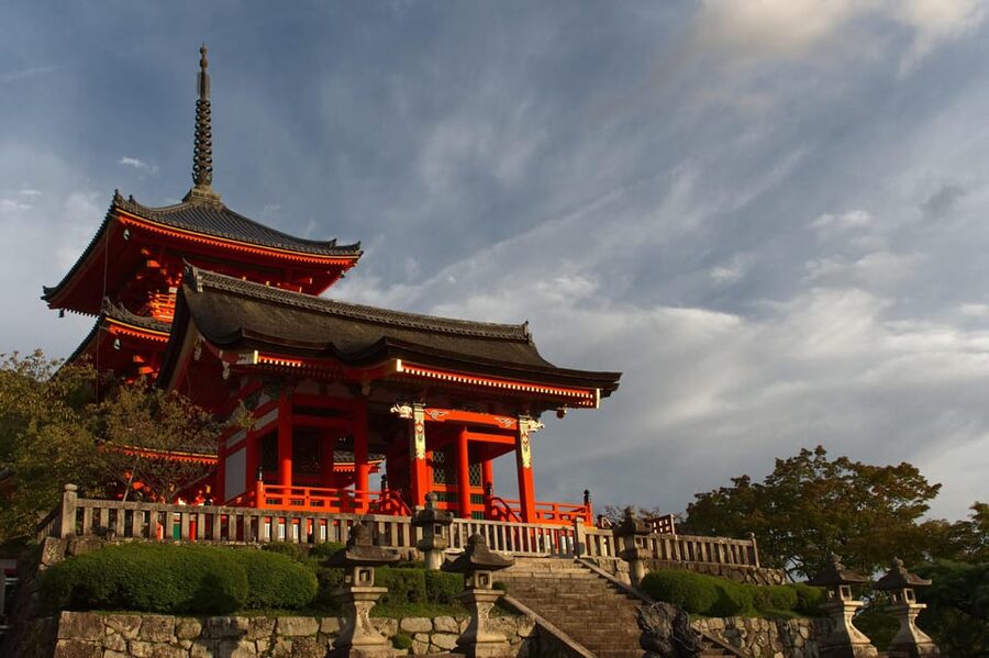 Kyoto: Kiyomizudera, Higashiyama and Yasaka Discovery Tour - Kannon, the seiryuu, and the story you can actually use