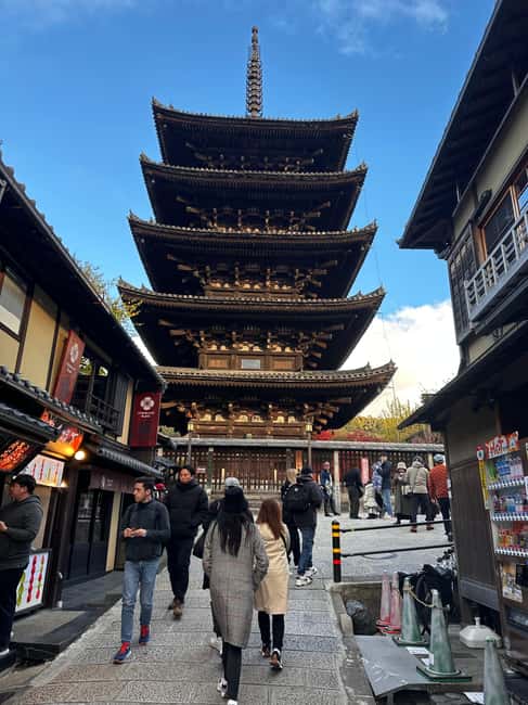 Kyoto: Kiyomizudera, Sanjusangendo, Kodaiji, and Gion. - Yasaka Shrine, Gion streets, and geisha culture context