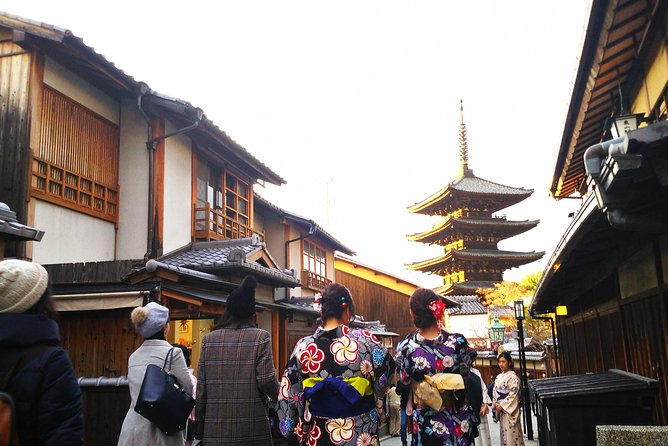 Kyoto Late Bird Walking Tour - Stop 4: Walking Gion for Geisha and Maiko Moments